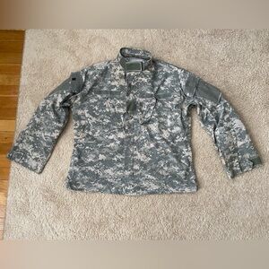 U.S. Army Combat Uniform ACU Jacket Shirt Camouflage Medium Short Camo Fatigues